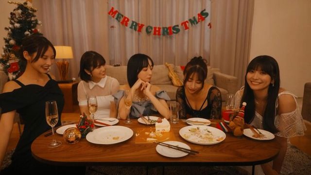 Hình ảnh trong game Roommates Romance and Ringing Hearts-GoldBerg